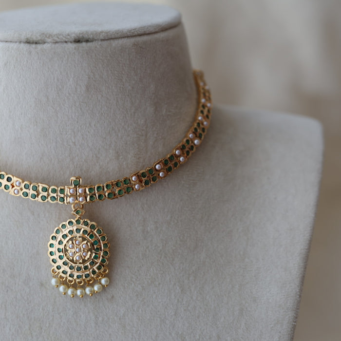 Heritage gold plated green and white stone short necklace H7923