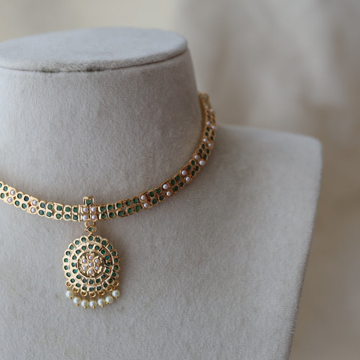 Heritage gold plated green and white stone short necklace H7923