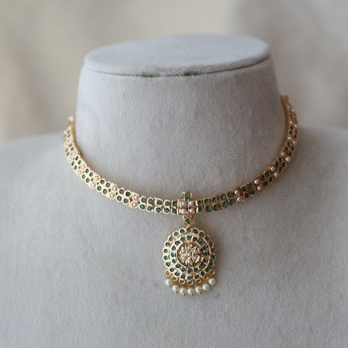 Heritage gold plated green and white stone short necklace H7923