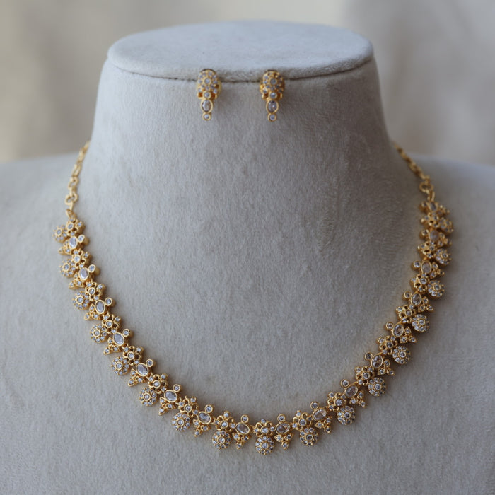 Heritage gold plated white stone short necklace with earrings H244