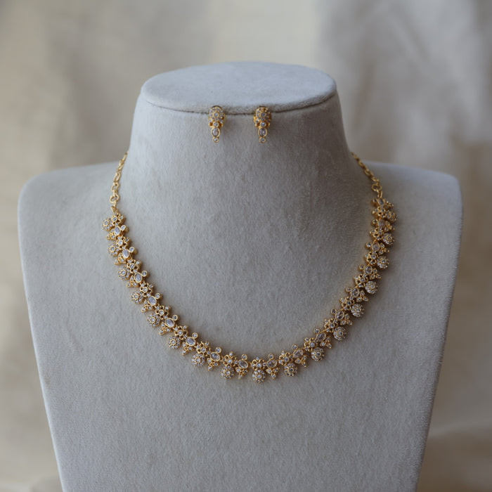 Heritage gold plated white stone short necklace with earrings H244