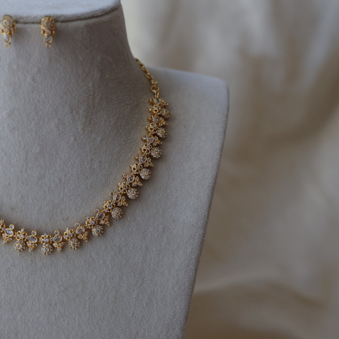 Heritage gold plated white stone short necklace with earrings H244