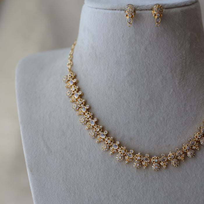 Heritage gold plated white stone short necklace with earrings H244