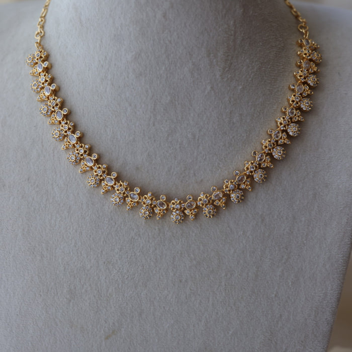 Heritage gold plated white stone short necklace with earrings H244