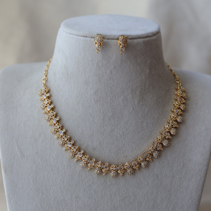 Heritage gold plated white stone short necklace with earrings H244