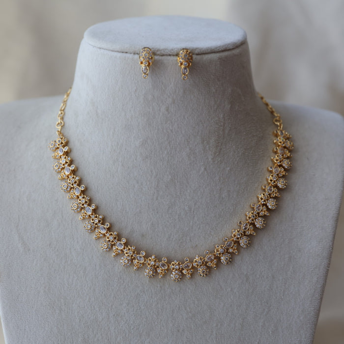 Heritage gold plated white stone short necklace with earrings H244