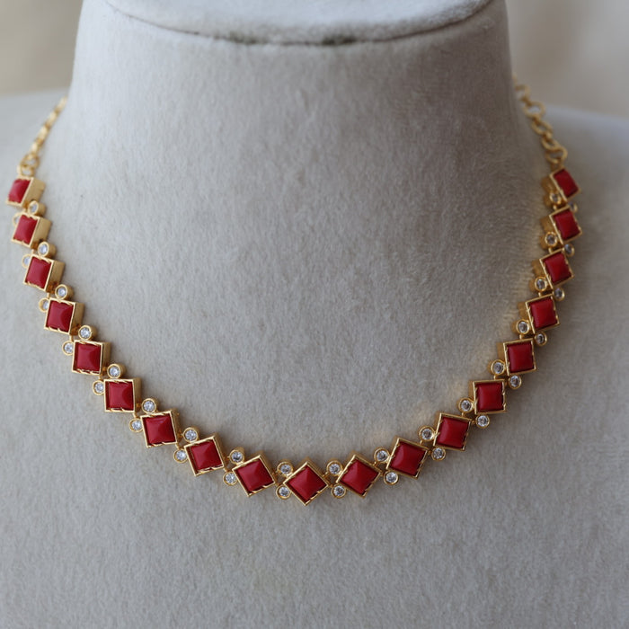 Heritage gold plated ruby white stone short necklace H6078