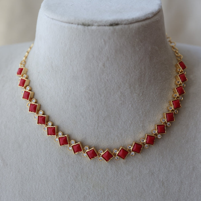 Heritage gold plated ruby white stone short necklace H6078