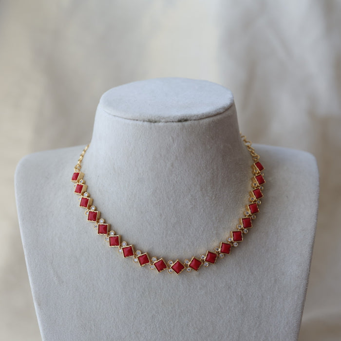 Heritage gold plated ruby white stone short necklace H6078