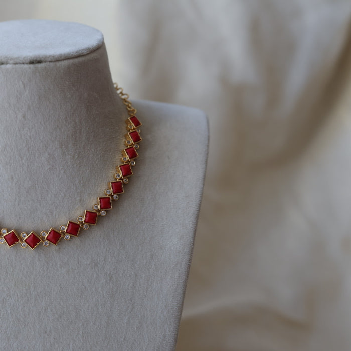 Heritage gold plated ruby white stone short necklace H6078