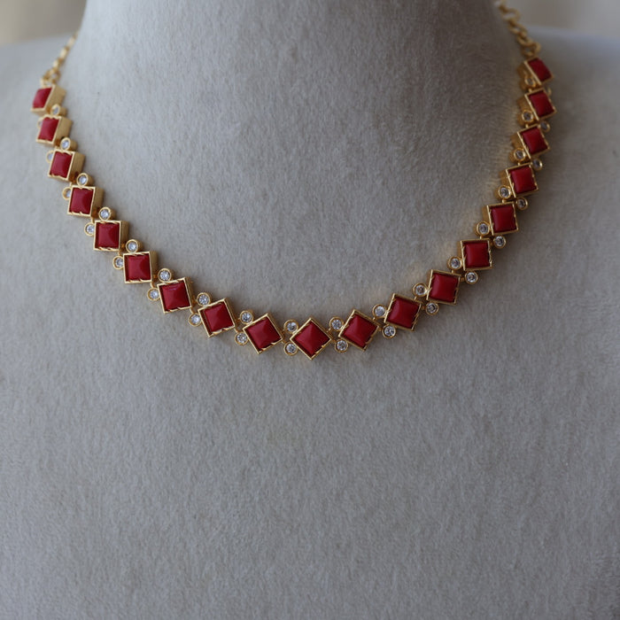 Heritage gold plated ruby white stone short necklace H6078
