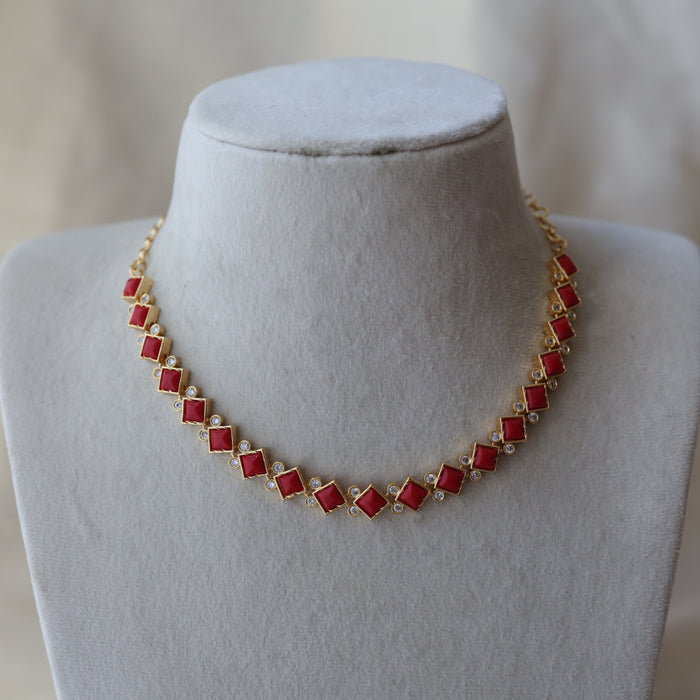 Heritage gold plated ruby white stone short necklace H6078