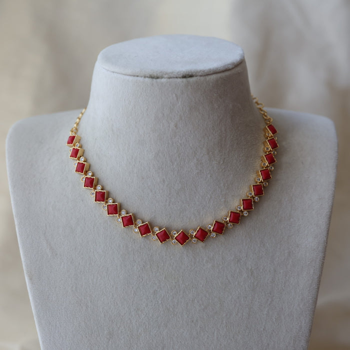 Heritage gold plated ruby white stone short necklace H6078