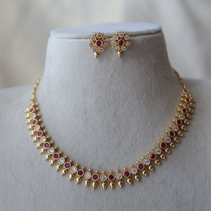 Heritage gold plated ruby white stone short necklace H8902
