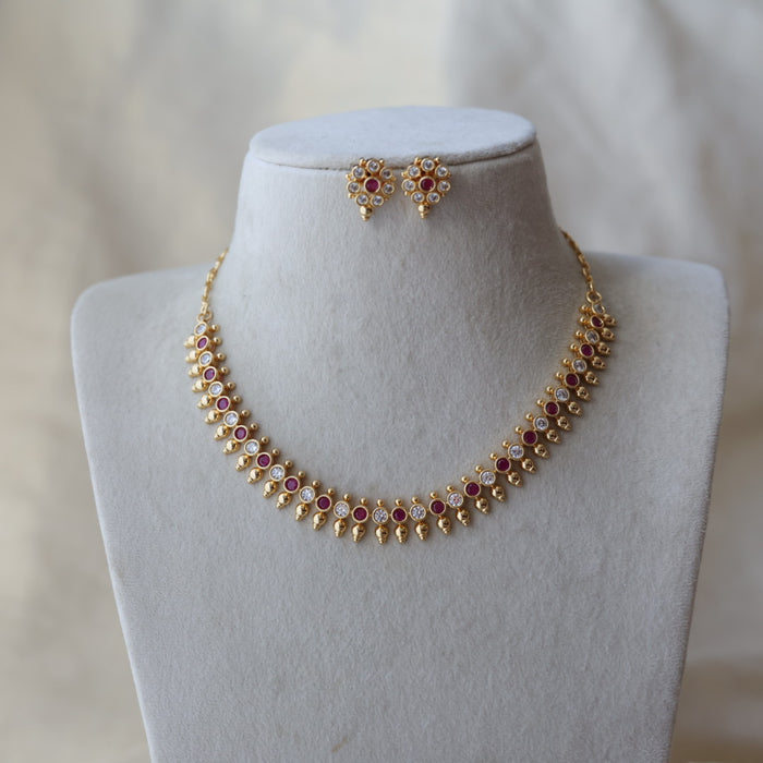 Heritage gold plated ruby white stone short necklace H8902
