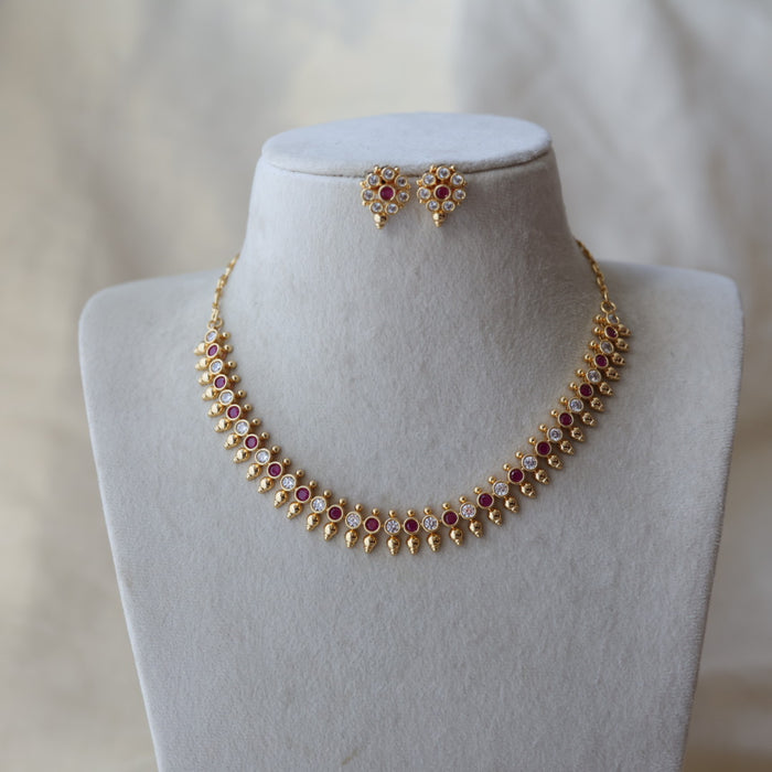 Heritage gold plated ruby white stone short necklace H8902