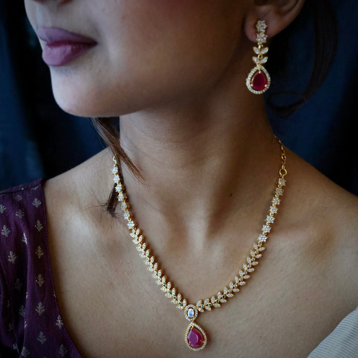 Heritage gold plated ruby white stone short necklace with earrings H9571