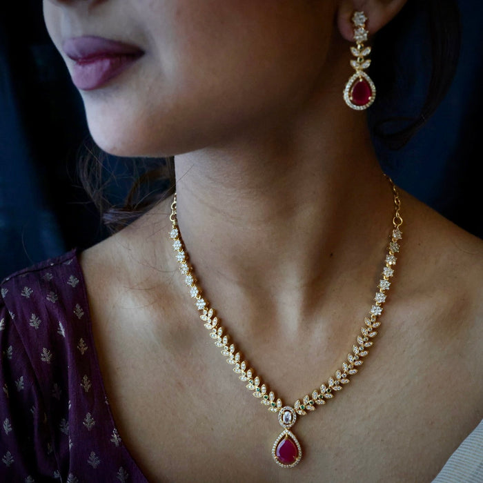 Heritage gold plated ruby white stone short necklace with earrings H9571