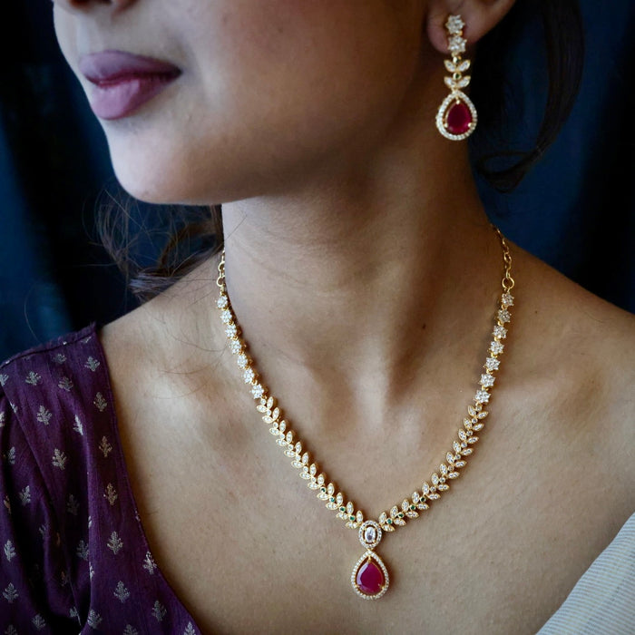 Heritage gold plated ruby white stone short necklace with earrings H9571