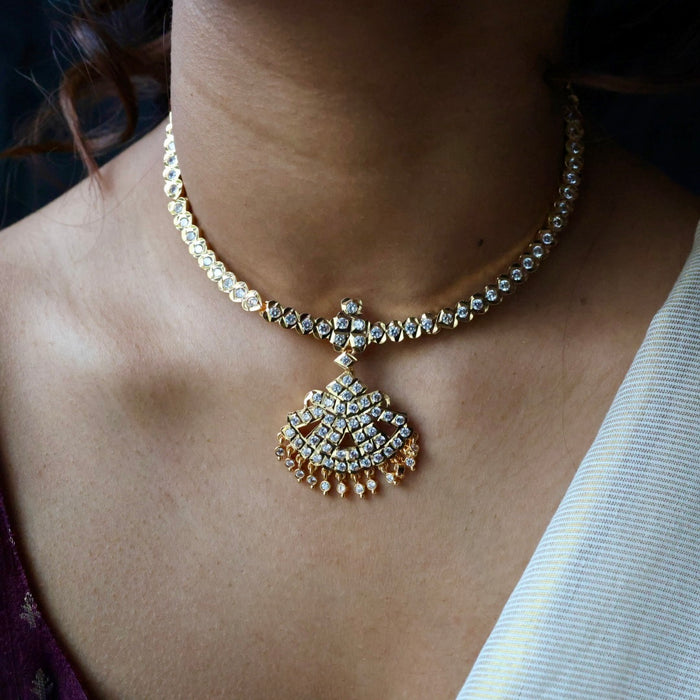 Heritage gold plated white stone short necklace H2392