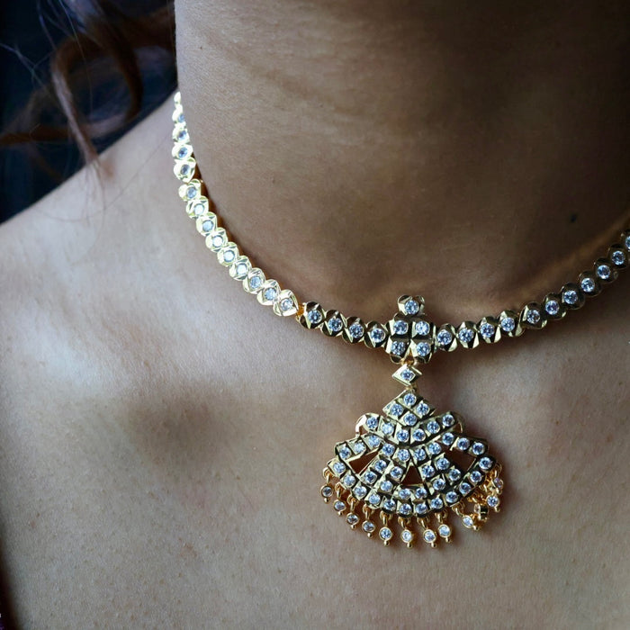 Heritage gold plated white stone short necklace H2392