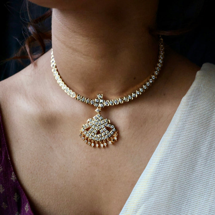 Heritage gold plated white stone short necklace H2392