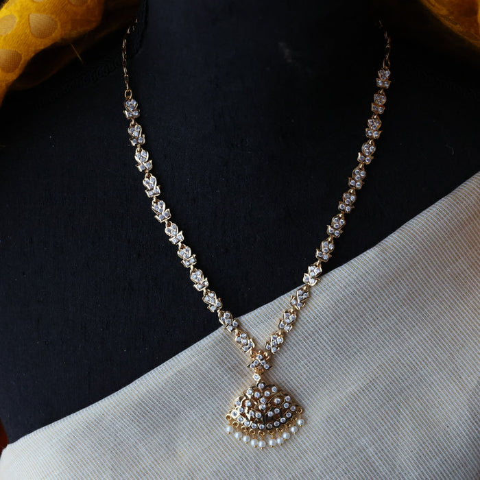 Heritage gold plated white stone short necklace H1485
