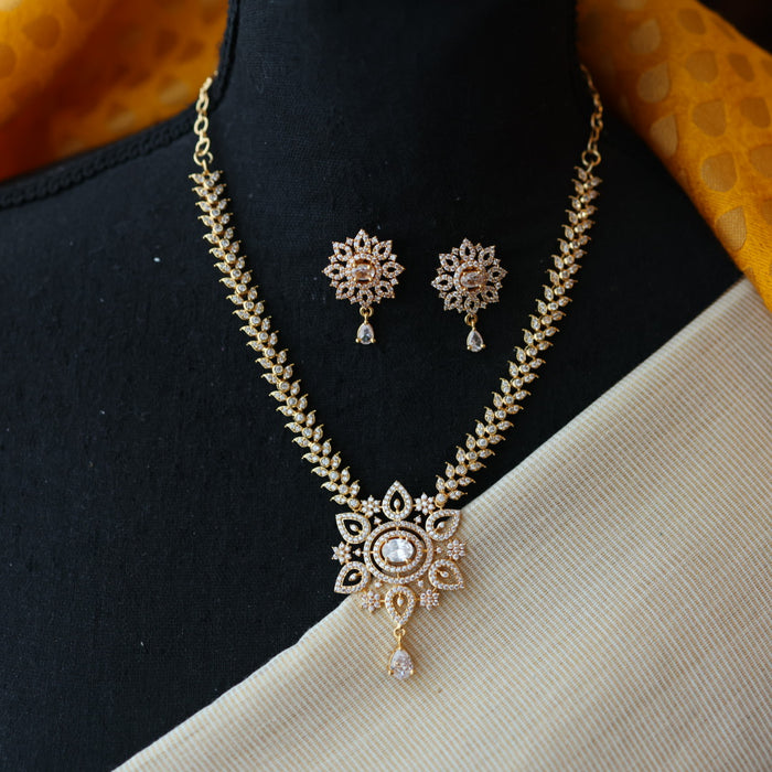 Heritage gold plated white stone necklace set with earrings H8655