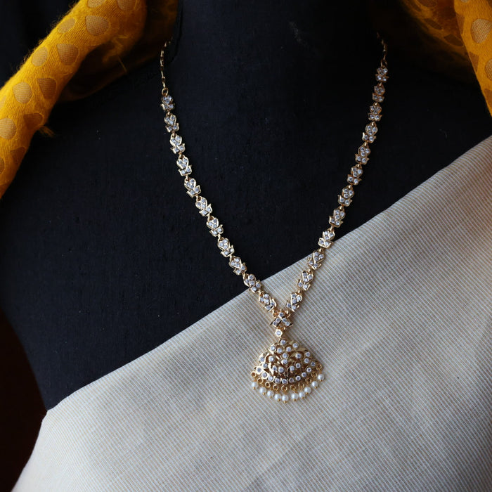 Heritage gold plated white stone short necklace H1485