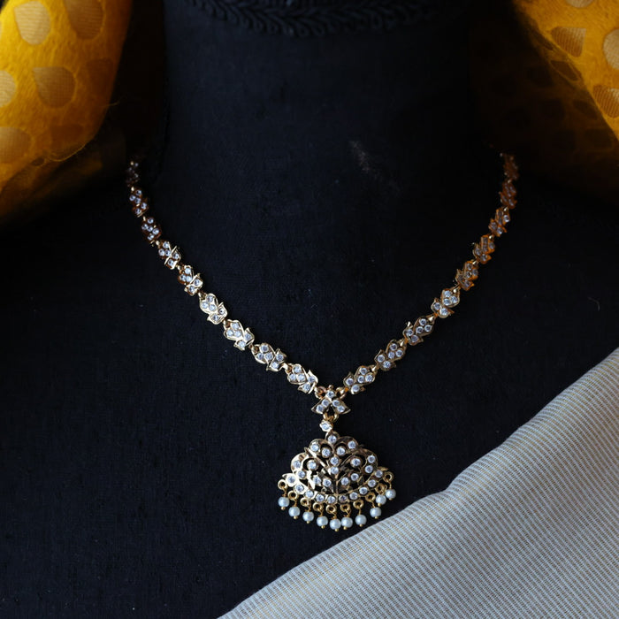 Heritage gold plated white stone short necklace H1485