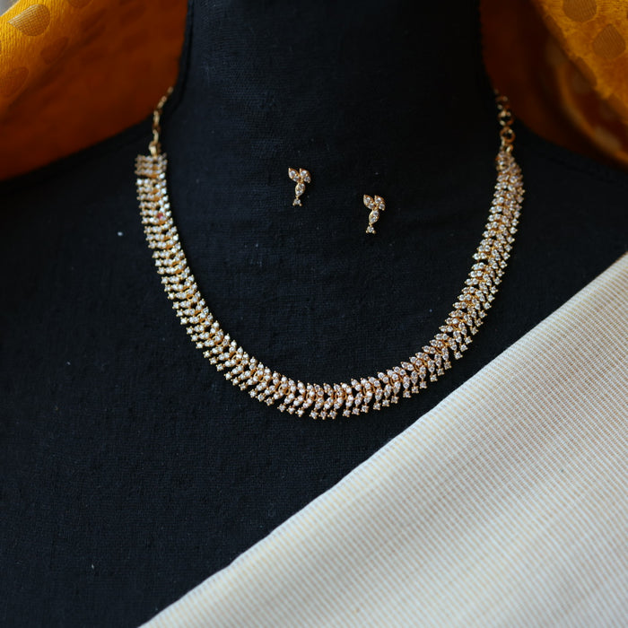 Heritage gold plated white stone short necklace H6700
