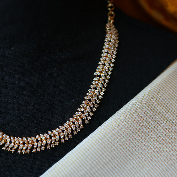 Heritage gold plated white stone short necklace H6700