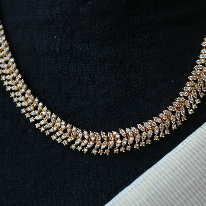 Heritage gold plated white stone short necklace H6700