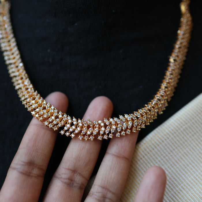 Heritage gold plated white stone short necklace H6700