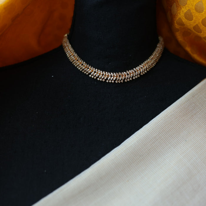 Heritage gold plated white stone short necklace H6700
