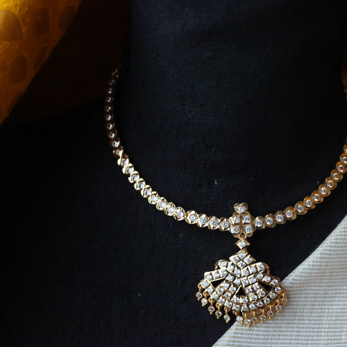 Heritage gold plated white stone short necklace H2392