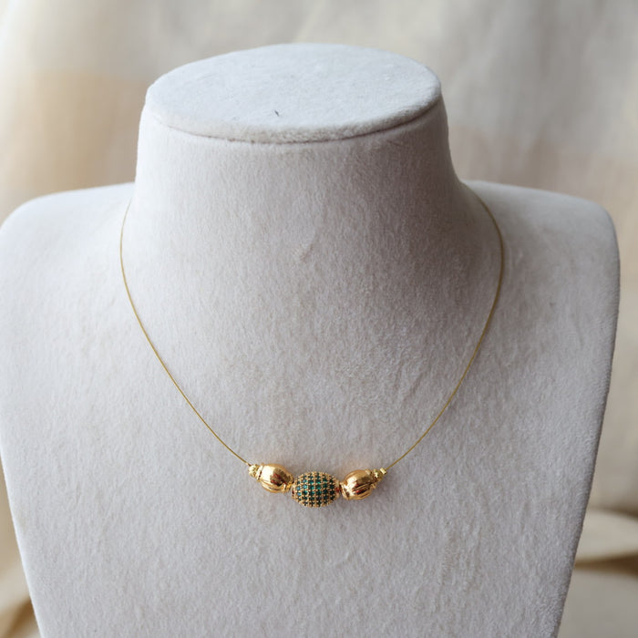 Heritage gold plated green stone invisible short necklace IN905