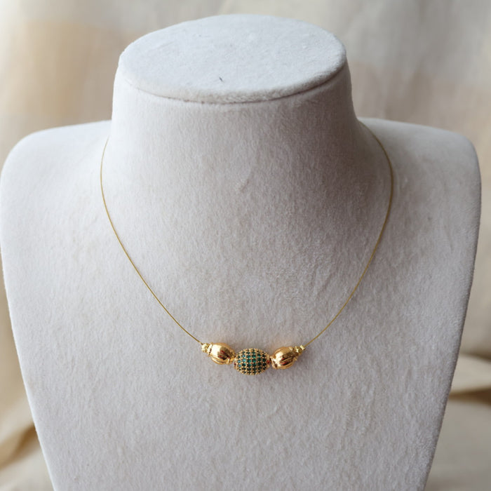 Heritage gold plated green stone invisible short necklace IN905