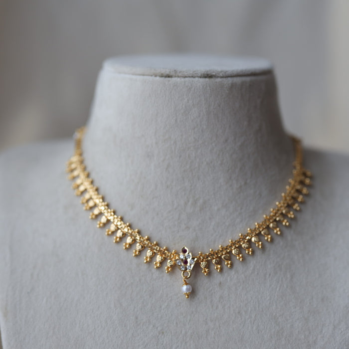 Heritage gold plated white stone short necklace H7431