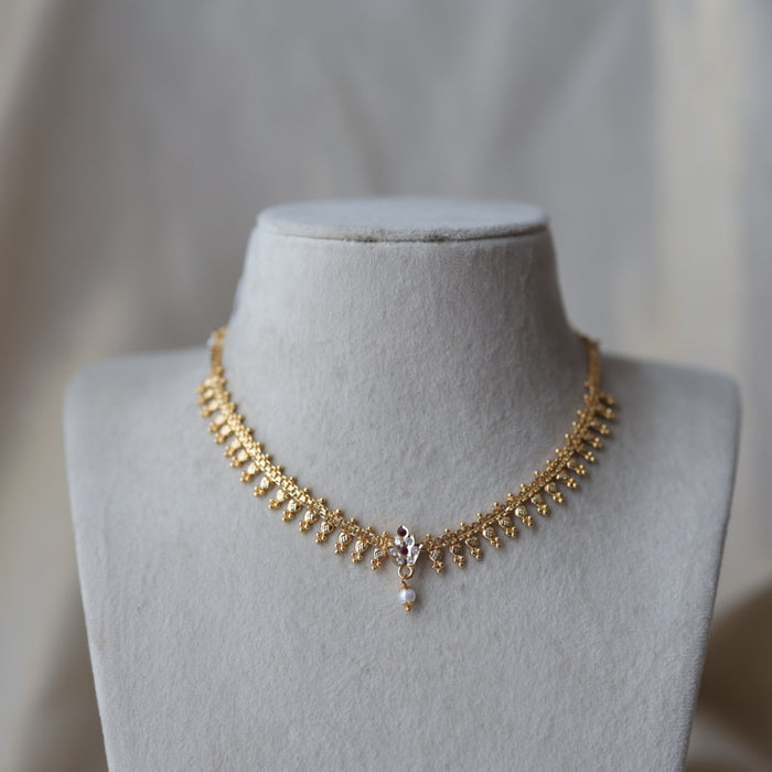 Heritage gold plated white stone short necklace H7431