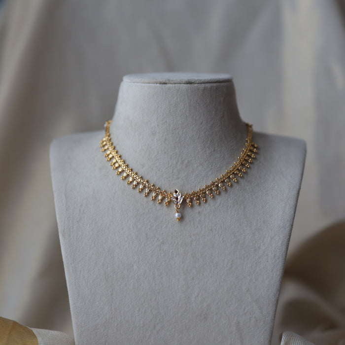 Heritage gold plated white stone short necklace H7431