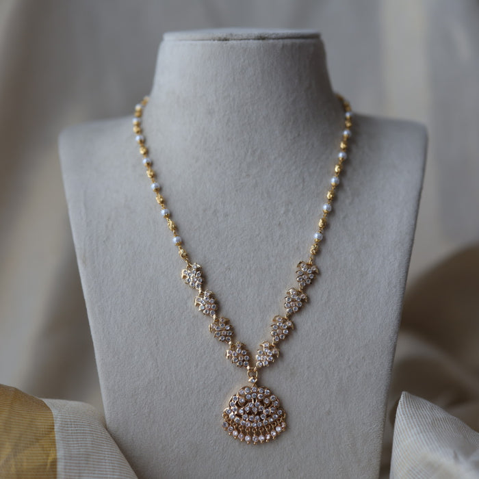 Heritage gold plated white stone short necklace H7431