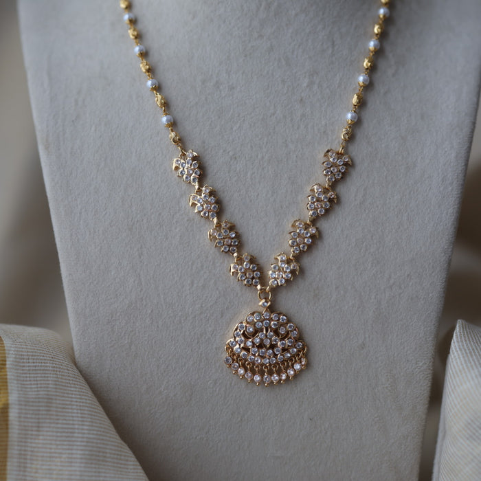 Heritage gold plated white stone short necklace H7431