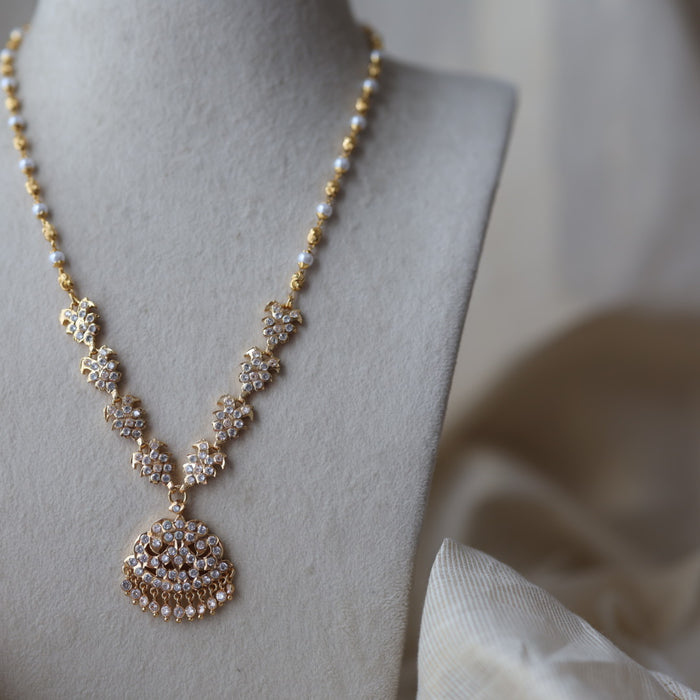 Heritage gold plated white stone short necklace H7431