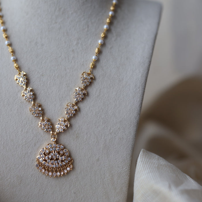 Heritage gold plated white stone short necklace H7431