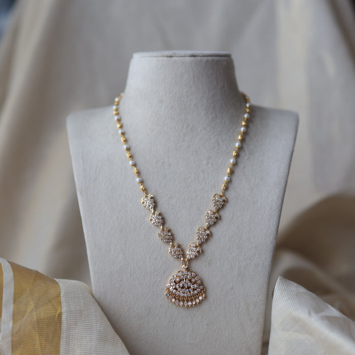 Heritage gold plated white stone short necklace H7431