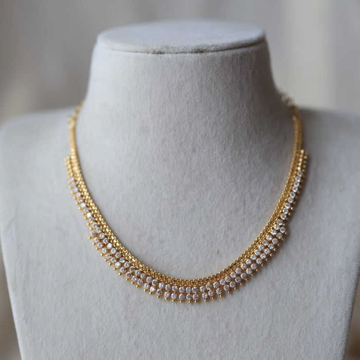 Heritage gold plated white short necklace H1263