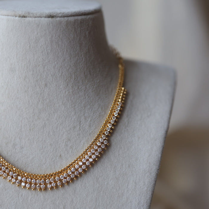Heritage gold plated white short necklace H1263