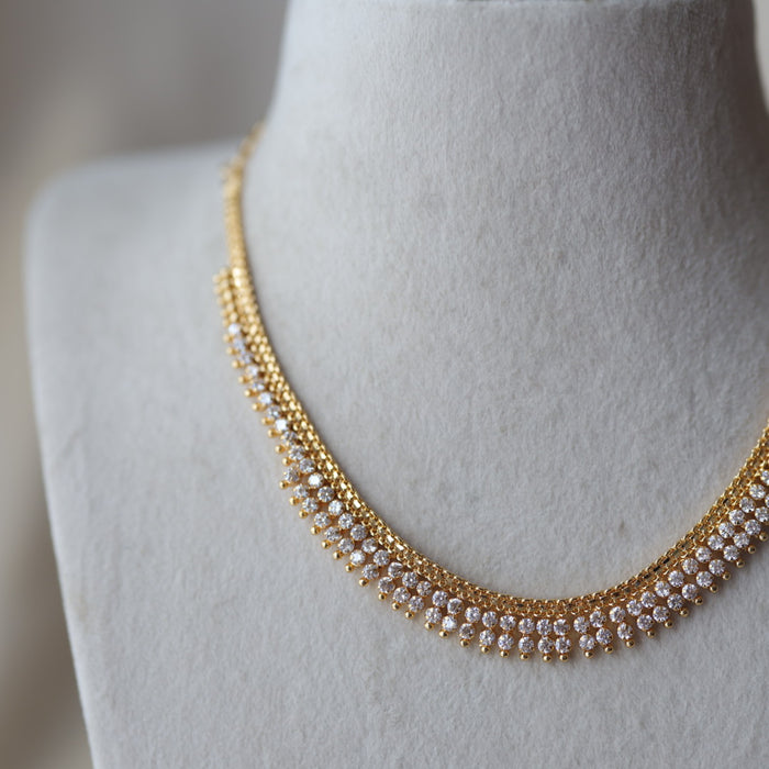 Heritage gold plated white short necklace H1263