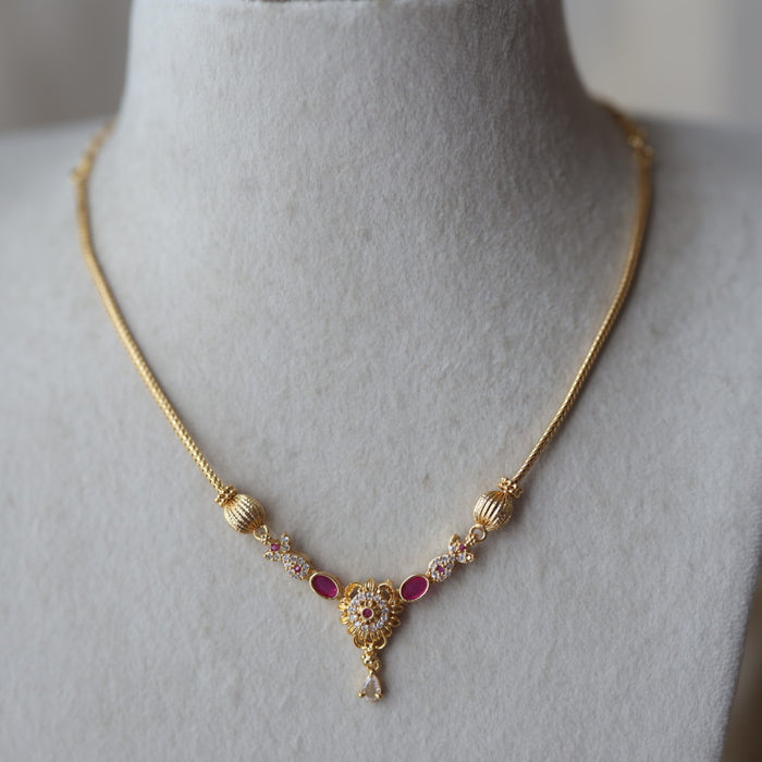 Heritage gold plated ruby white stone short necklace H9927